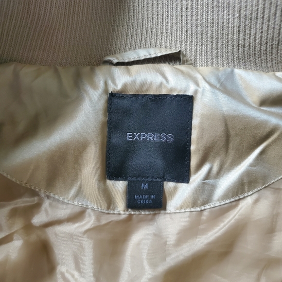 Express Metallic Gold Zip Puffer Vest - Picture 10 of 11